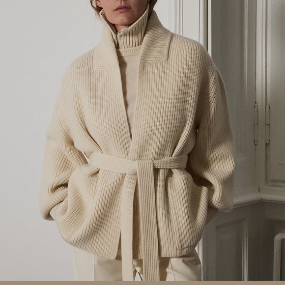 ✨✨SALE✨✨ - Picture 4 of 14